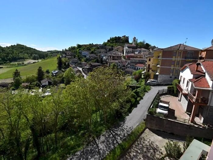 Appartamento trilocale in vendita in Via Italo Aresca, Mombercelli
