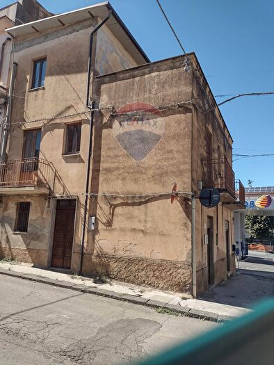 Casa con 6 locali in vendita in Via Giuseppe Garibaldi, Mirabella Imbaccari