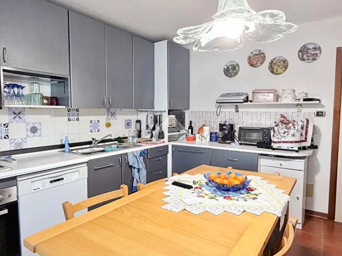 Casa con 8 locali in vendita in Via Viotta, Rive DArcano