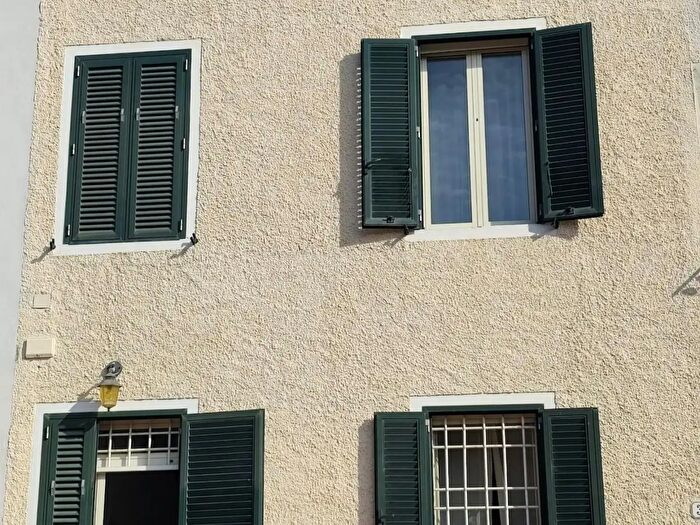 Casa con 6 locali in vendita in Lucca