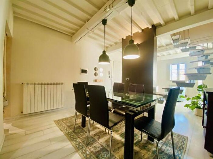 Appartamento trilocale in vendita in Via delle Ville, Lucca