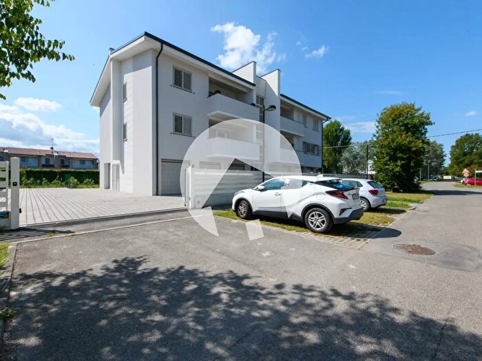 Appartamento quadrilocale in vendita in Via Daniel Defoe, Reggio Emilia