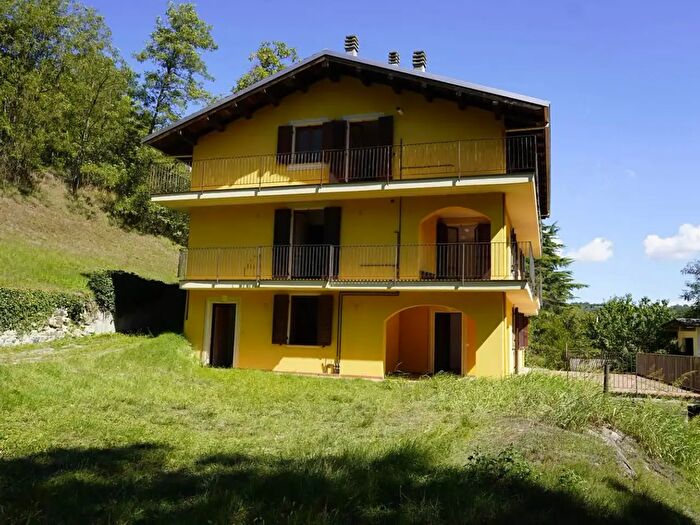 Casa con 15 locali in vendita in Acqui Terme