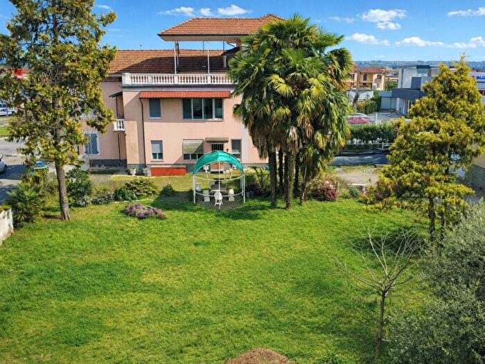 Appartamento con 5 locali in affitto in Via Fratelli Cairoli, Chiavazza, Biella