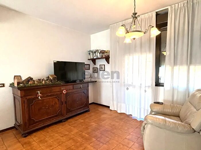 Appartamento quadrilocale in vendita in Strada di Saliceto Panaro, Modena