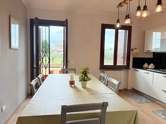 Casa con 7 locali in vendita in Terricciola