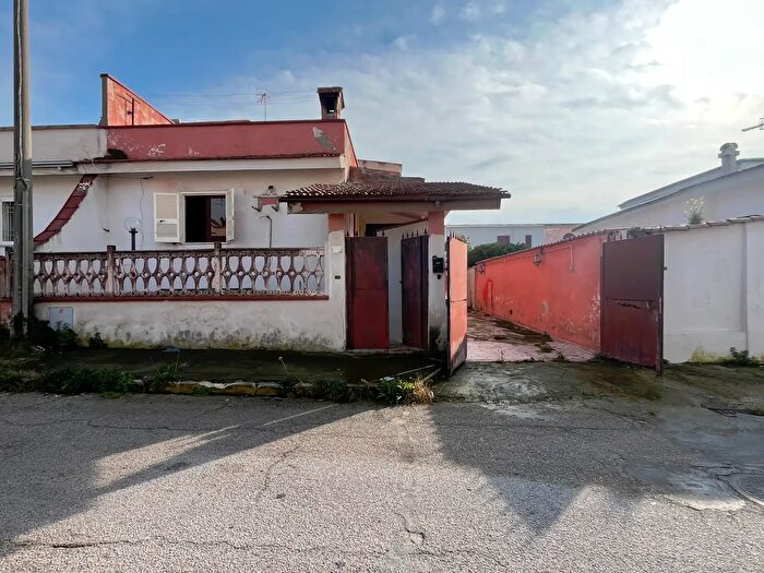 Casa con 6 locali in affitto in Via P Mascagni, Castel Volturno