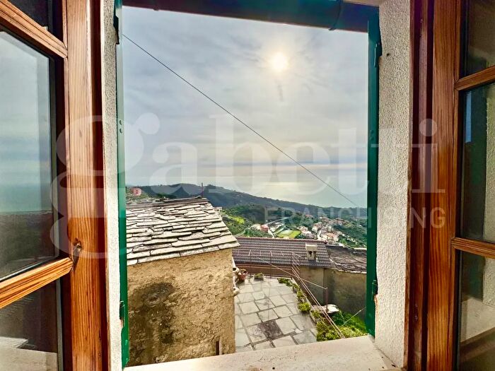 Casa con 5 locali in vendita in Via Raffo, Cogorno