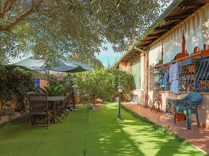 Casa con 8 locali in vendita in Via Nicola De Giosa, Roma