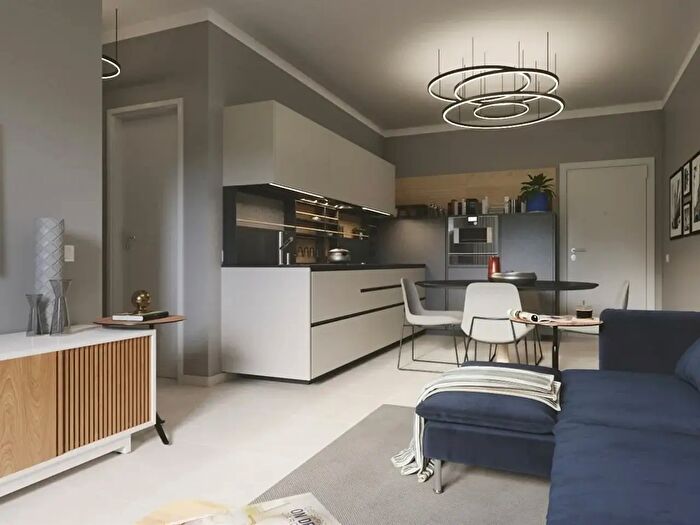 Appartamento trilocale in vendita in Via Croviana, Roma