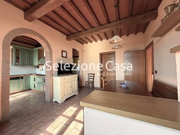 Casa con 8 locali in vendita in Castelfranco Di Sotto