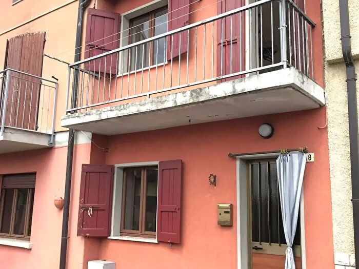 Casa trilocale in vendita in Nave