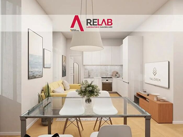 Appartamento trilocale in vendita in Via Magnagrecia a, Roma