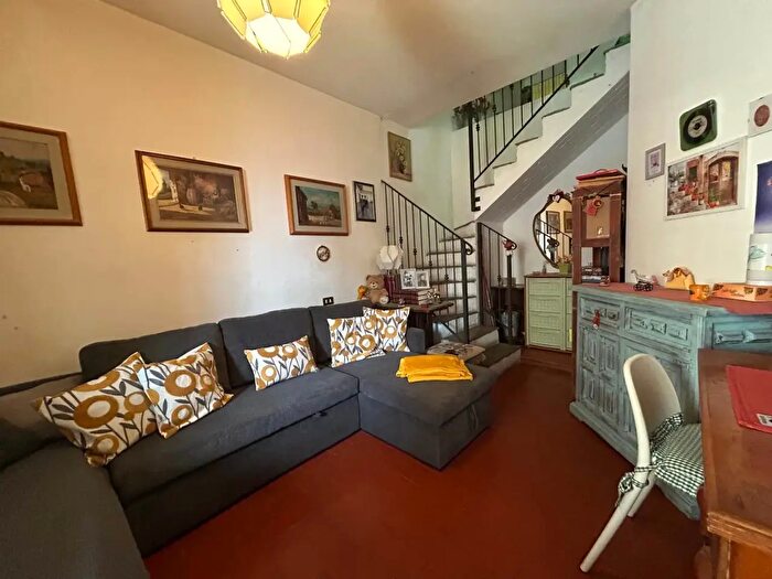Casa con 6 locali in vendita in Podenzana
