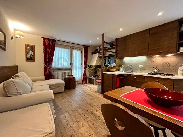 Appartamento trilocale in affitto in Rue Dent Du Geant, Pre' Saint Didier