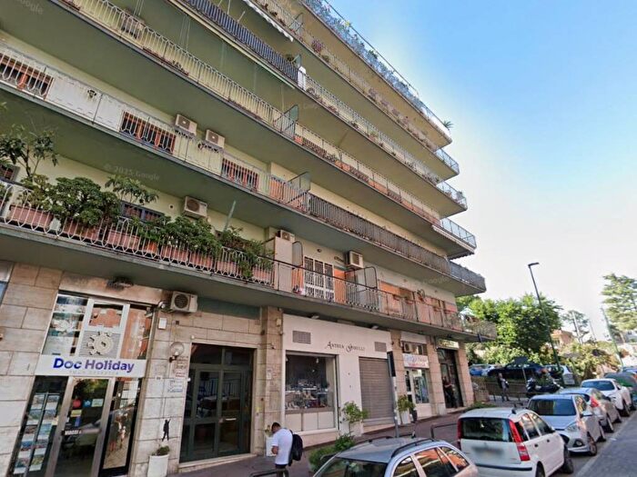 Appartamento con 5 locali in affitto in Viale dei Pini, Colli Aminei Capodimonte, Napoli