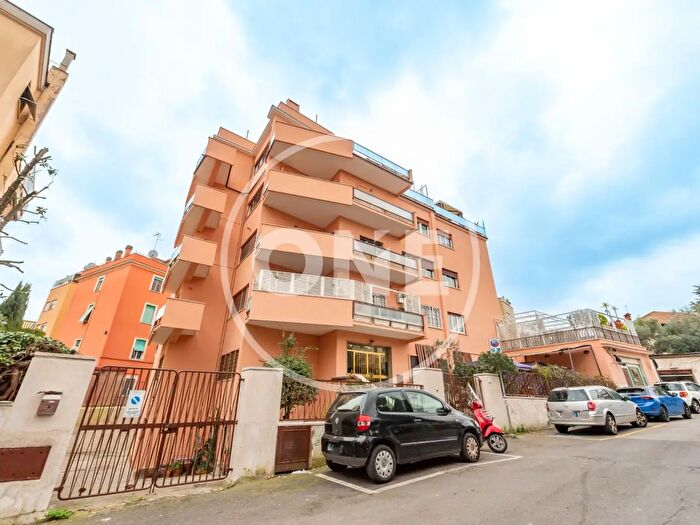 Appartamento bilocale in vendita in Via Brennero, Roma