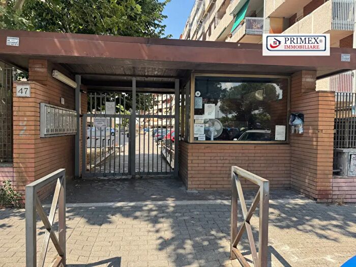 Appartamento trilocale in vendita in Via Eudo Giulioli, Roma