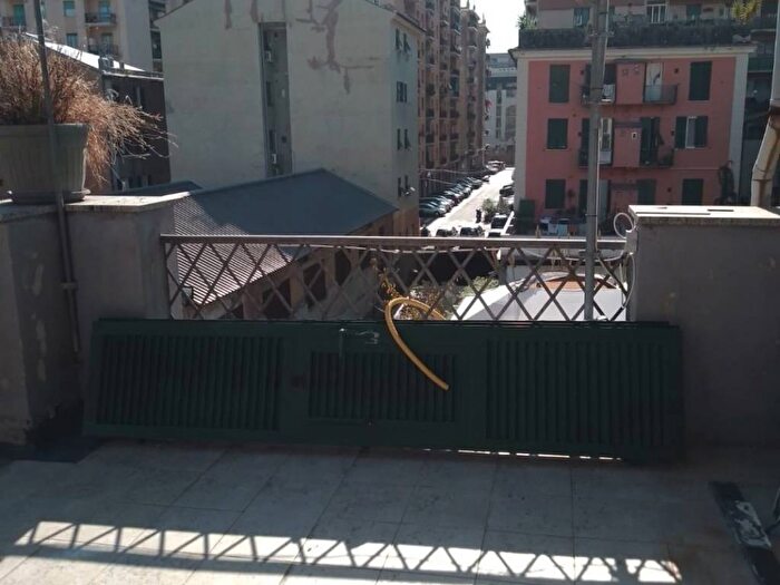 Appartamento con 5 locali in affitto in Via Ciro Menotti, Sestri Ponente, Genova