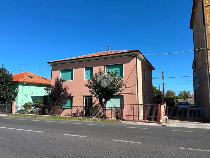 Casa con 8 locali in vendita in Appartamento Ss Adriatica Sud, Senigallia