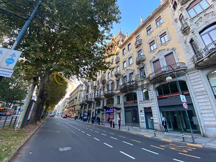 Appartamento trilocale in affitto in Via Roma, Torino