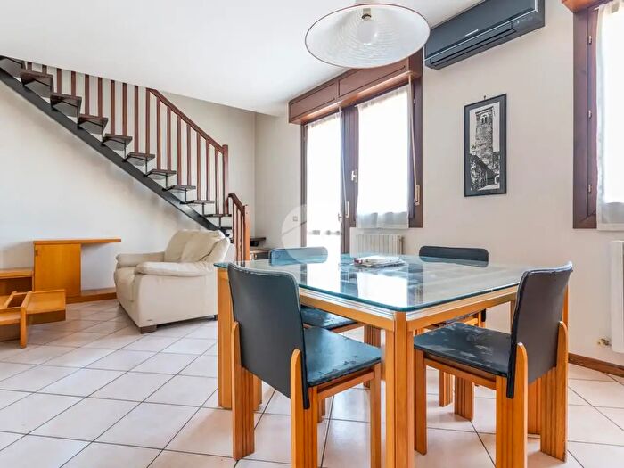 Appartamento trilocale in vendita in Via Zerbinata, Ferrara