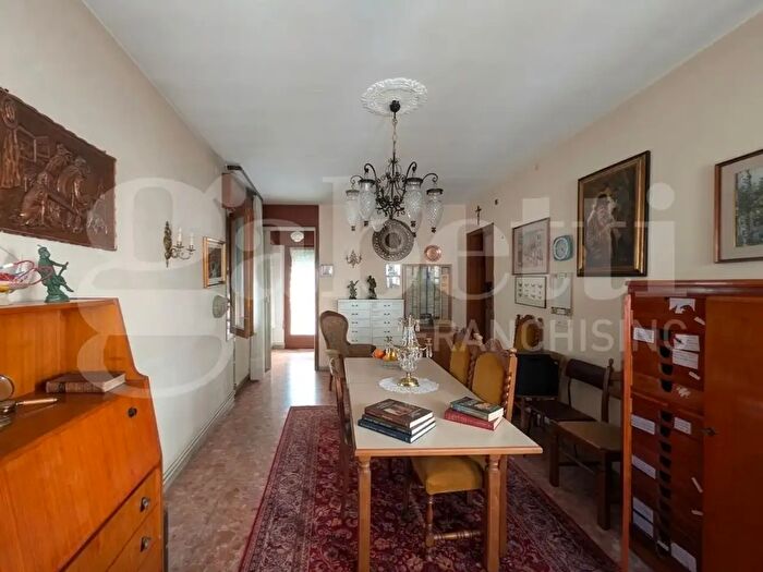Appartamento con 8 locali in vendita in Cavarzere Via dei Martiri, Cavarzere