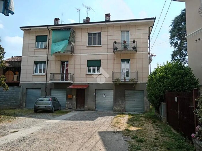 Appartamento trilocale in vendita in Piazza Clemente Corte, Vigone