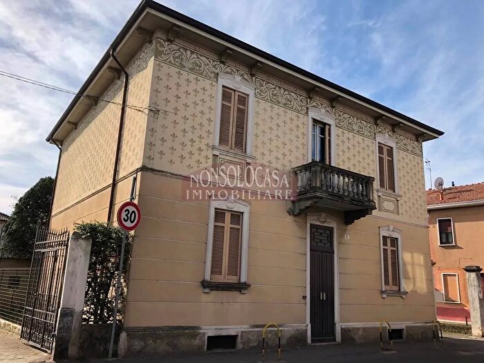 Casa con 5 locali in vendita in Vigevano