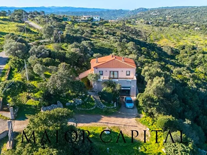 Casa con 6 locali in vendita in Olbia