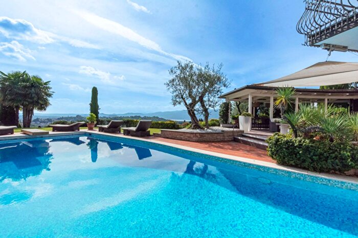 Casa con 5 locali in vendita in Via Monte Grappa, Besozzo