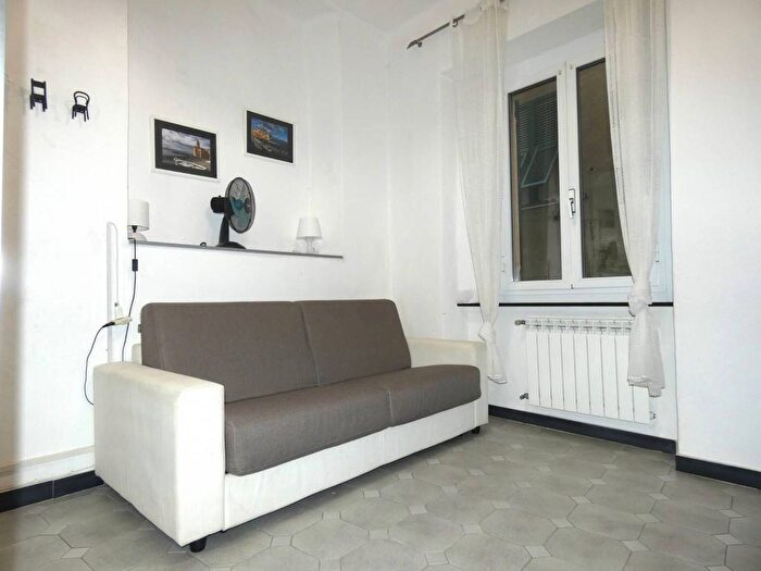 Appartamento trilocale in affitto in Vico Chiuso del Grillo, Molo, Genova