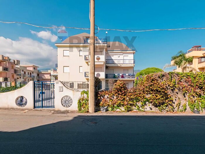 Appartamento trilocale in vendita in Via Spiaggia, Mascali