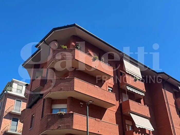 Appartamento quadrilocale in vendita in Via Novalesa, Torino
