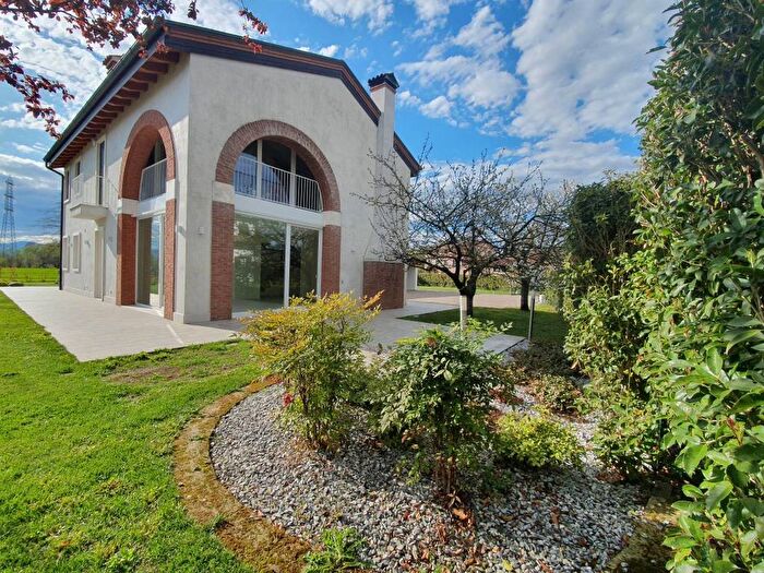 Casa con 6 locali in affitto in Centro, Dueville