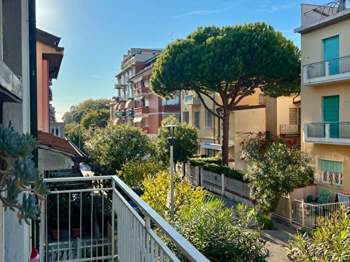 Appartamento quadrilocale in affitto in Via Amerigo Vespucci, Centro, Viareggio