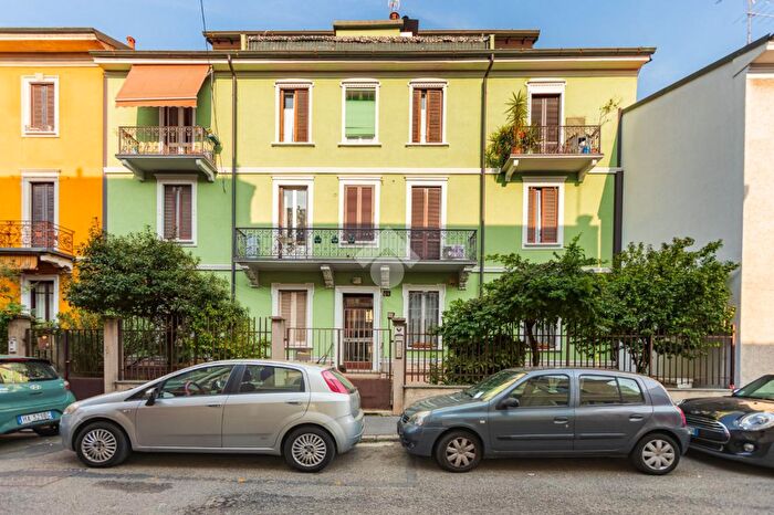 Appartamento trilocale in vendita in Via Calisto da Lodi, Milano