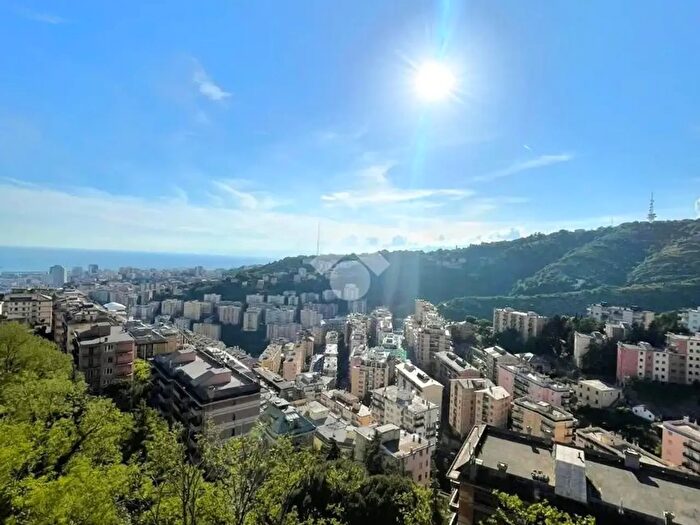 Appartamento quadrilocale in vendita in Via Pietro Balestrazzi, Genova