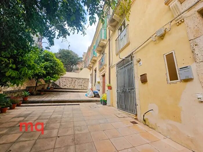 Appartamento bilocale in vendita in Via Santa Barbara, Messina