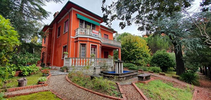 Casa con 6 locali in vendita in a Firenze, Altopascio