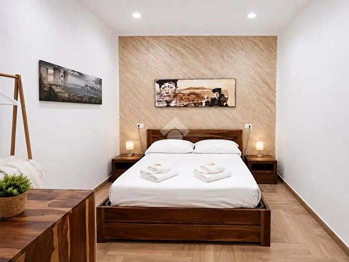 Appartamento monolocale in vendita in Via Nardones, Napoli