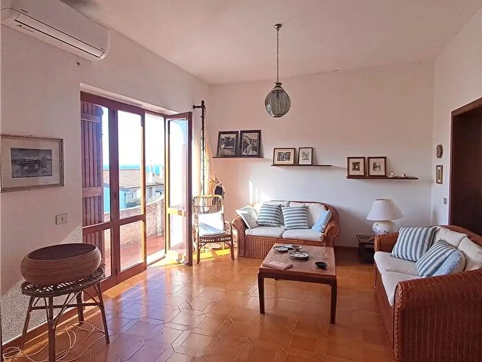 Casa con 8 locali in vendita in Cuglieri