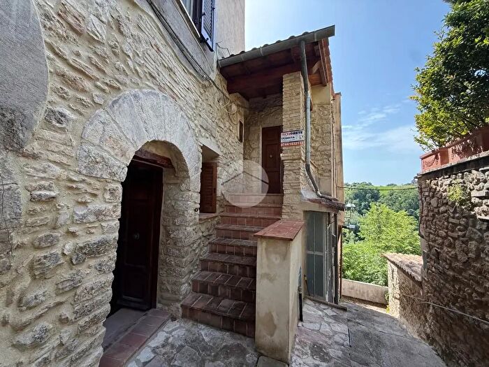 Appartamento trilocale in vendita in Via Giuseppe Garibaldi, Tarano