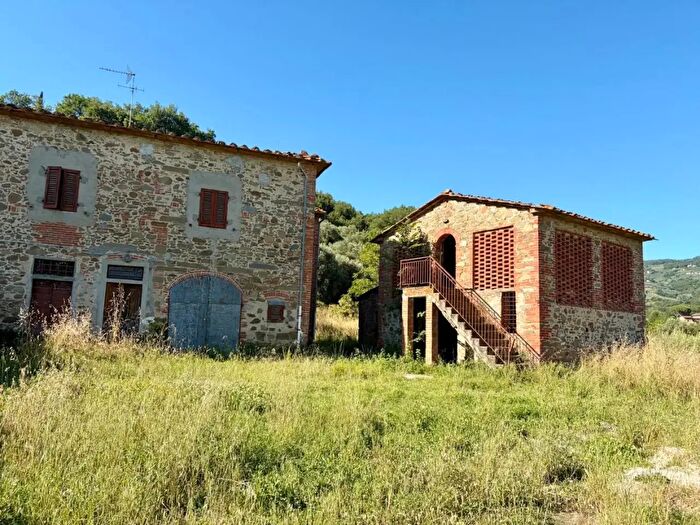 Casa con 12 locali in vendita in Vinci
