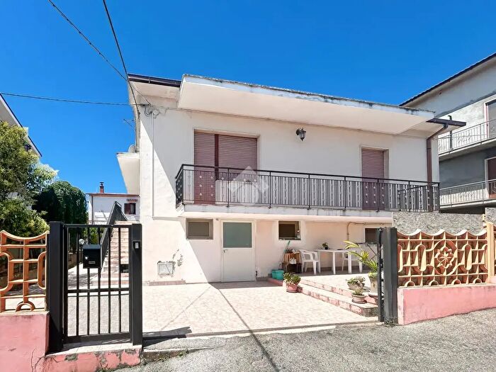 Casa quadrilocale in vendita in Via della Repubblica, Spoltore