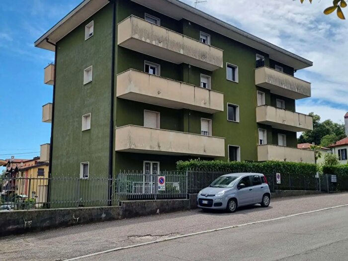 Appartamento trilocale in vendita in Gazzada Schianno