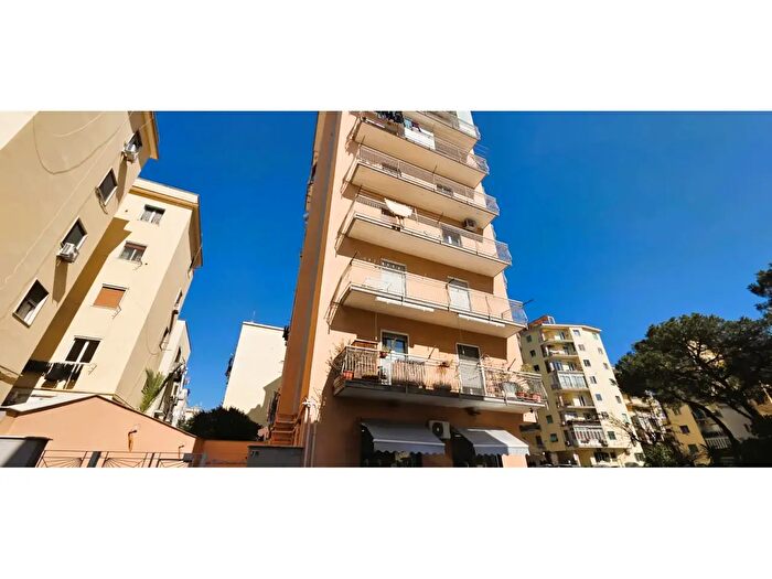 Appartamento quadrilocale in vendita in Via Ascanio b, Napoli