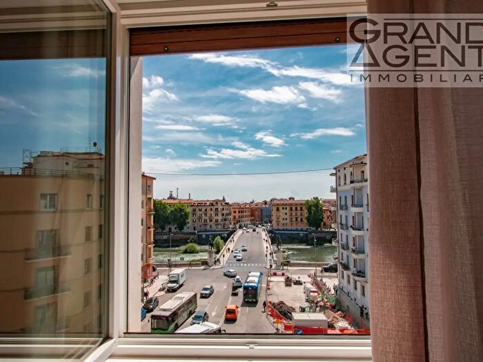 Appartamento trilocale in vendita in Piazzale Cadorna, Verona