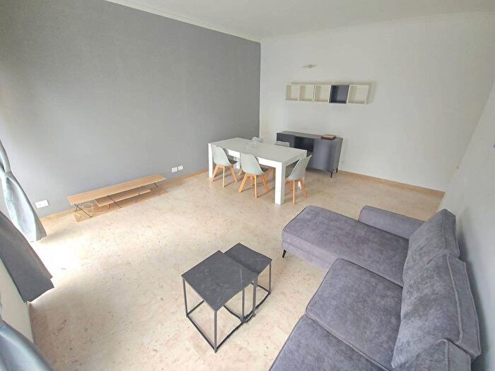 Appartamento trilocale in affitto in Via Lorenteggio, Giambellino, Milano