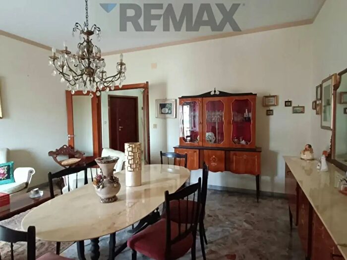 Appartamento con 7 locali in vendita in Piazza dei Martiri Pennesi, Pescara